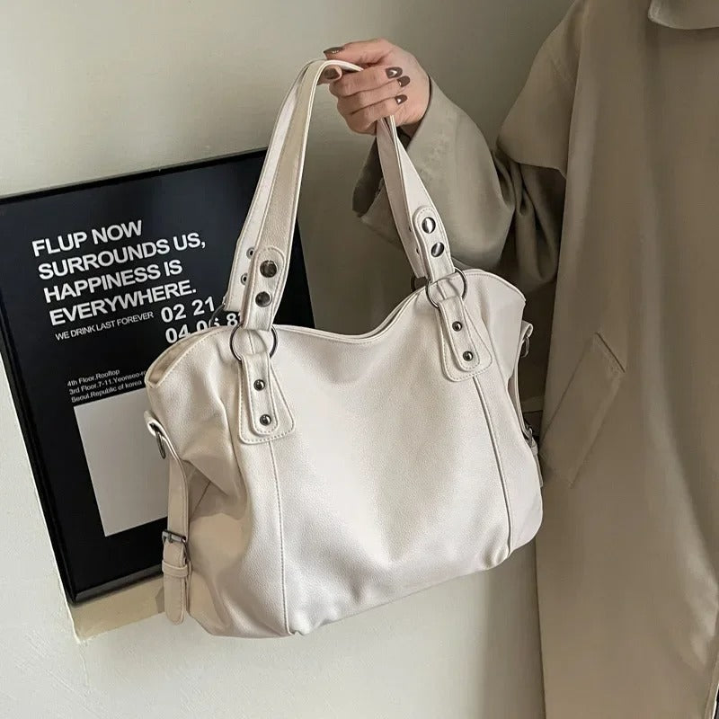 Emilia | Geräumige schwarze Leder Tote bag mit Nietendetails