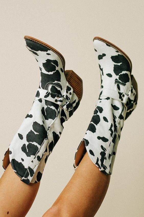 Eva | Damen Trendige Stiefel mit Kuhfellmuster im Westernstil