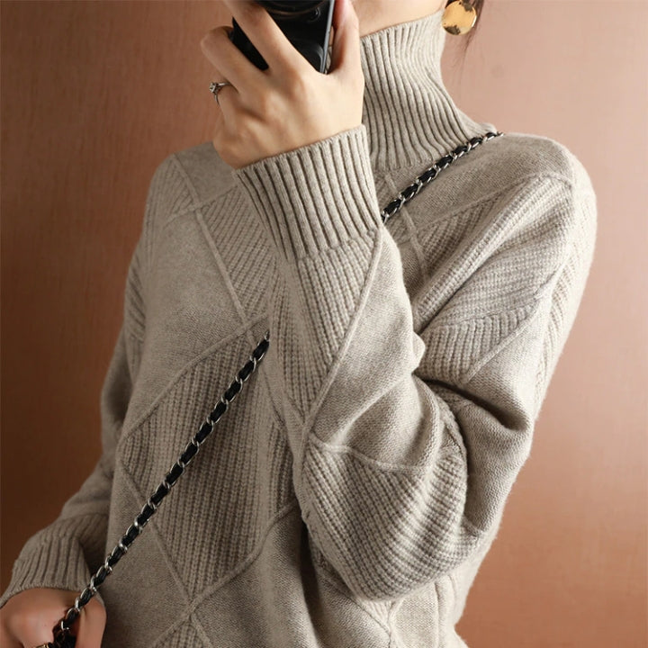 Natalie | Gemütlicher Zopfmuster Rollkragenpullover