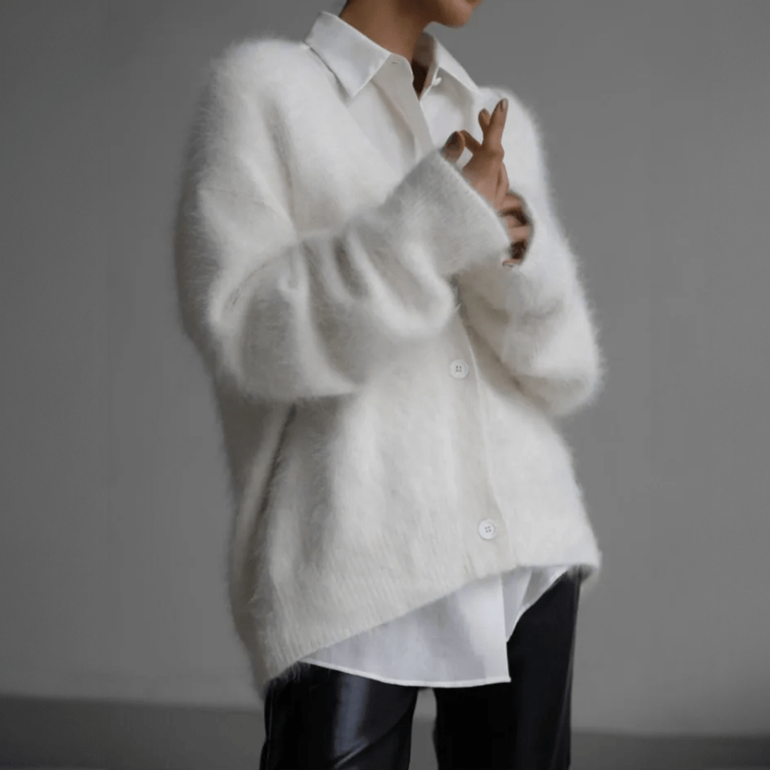 Edith | Damen Trendige Flauschige Strickjacke mit Knopfleiste