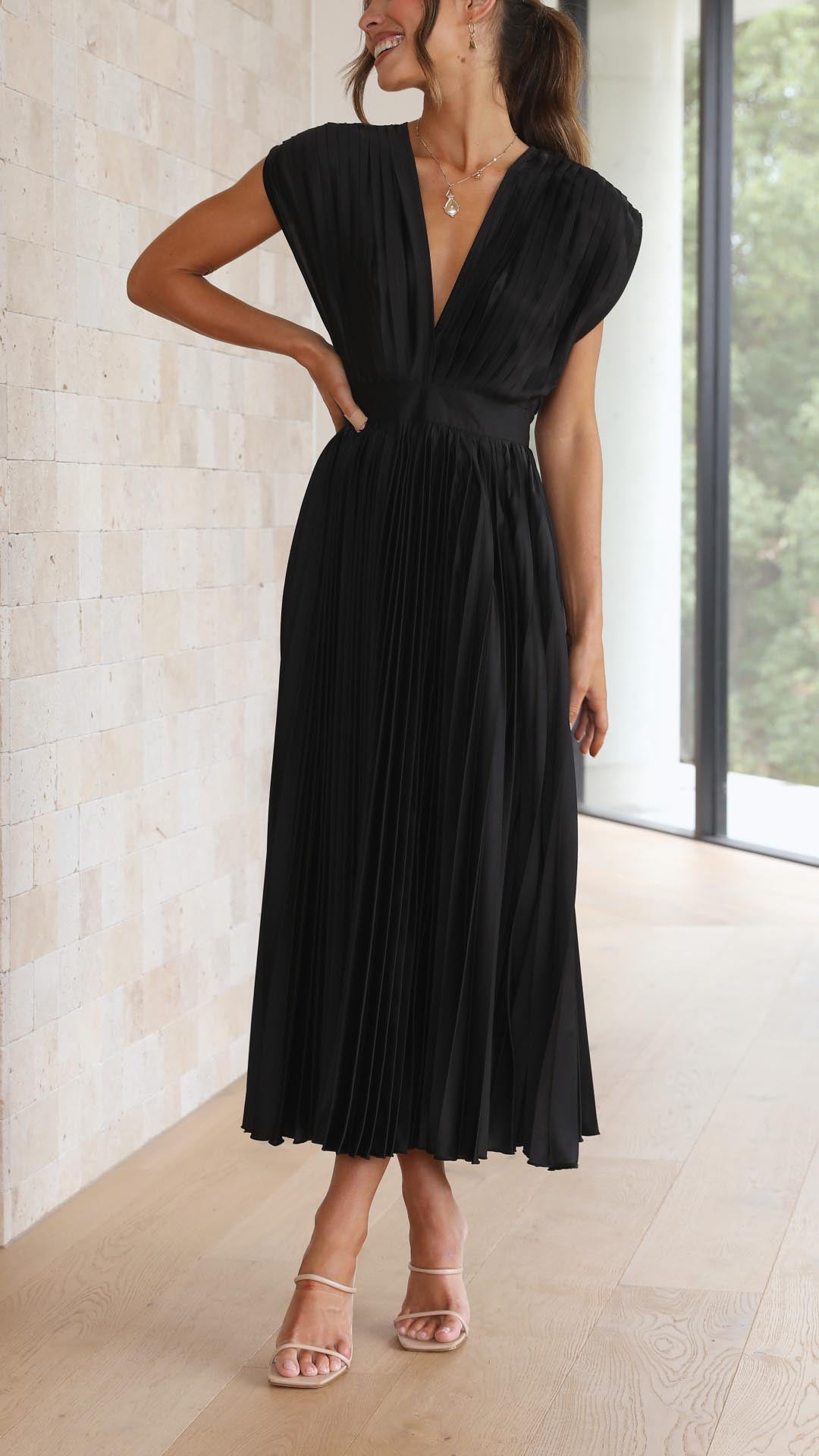 Bettina | Damen Klassisches Gefaltetes Maxikleid