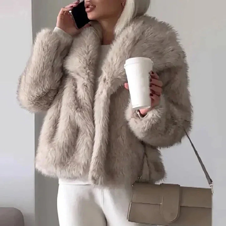 Doris | Damen Gemütliche Kurze Winterjacke aus Kunstfell