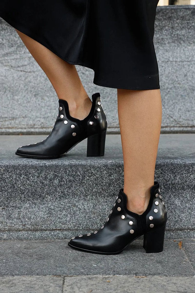 Damen Ankle Boots Schwarz Spitze Nieten Blockabsatz