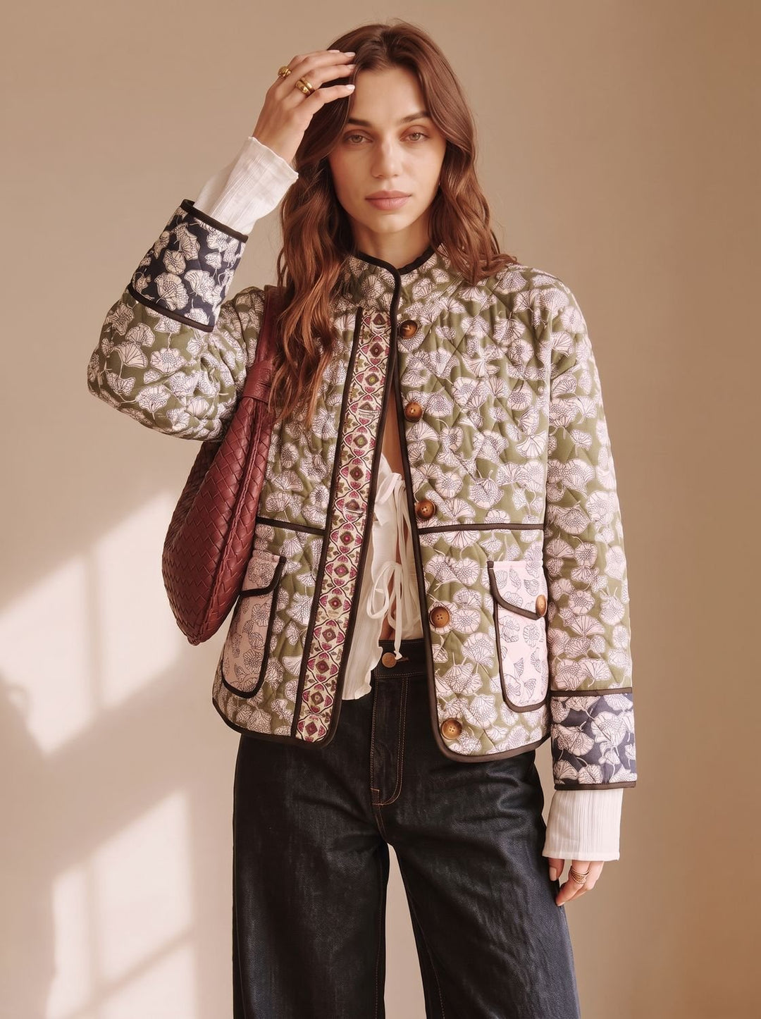 Damen Böhmische Steppjacke mit Blumenmuster und Pattentaschen