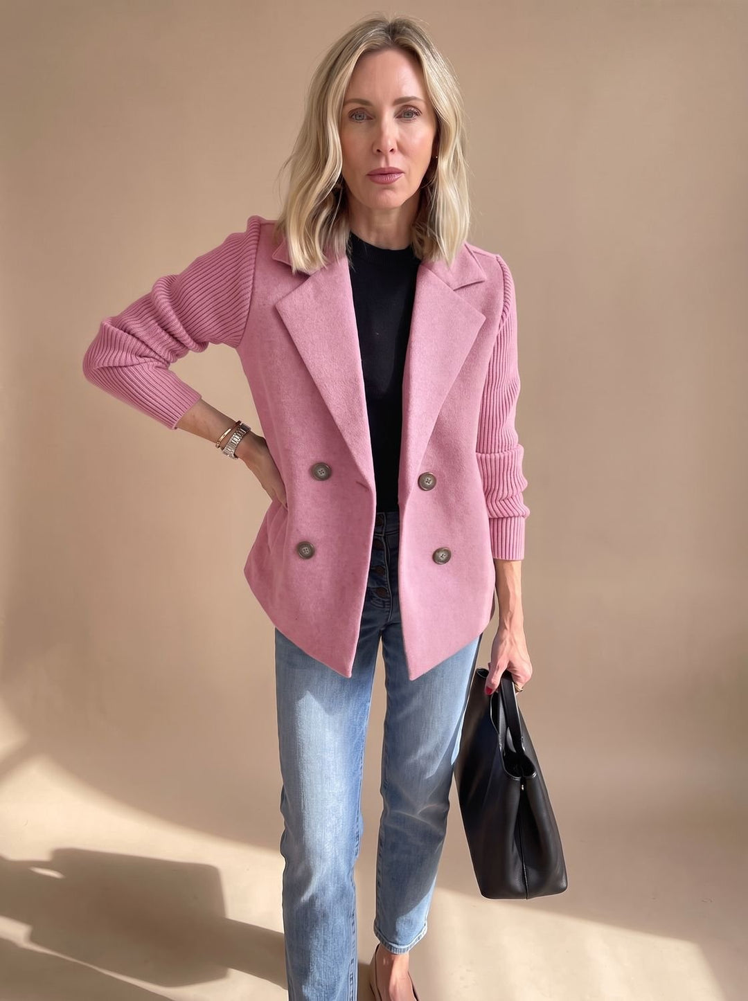 Damen Blazer mit Strickärmeln doppelreihiger Knopfleiste tailliertem Schnitt - Rosa