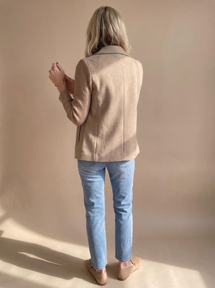 Damen Blazer mit Strickärmeln doppelreihiger Knopfleiste tailliertem Schnitt