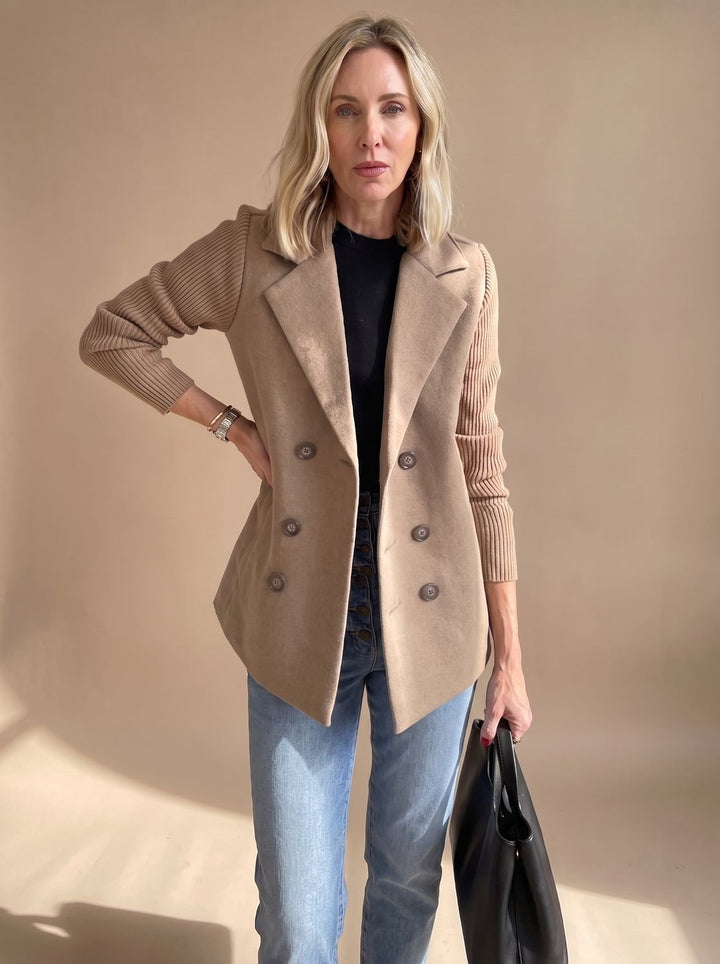 Damen Blazer mit Strickärmeln doppelreihiger Knopfleiste tailliertem Schnitt