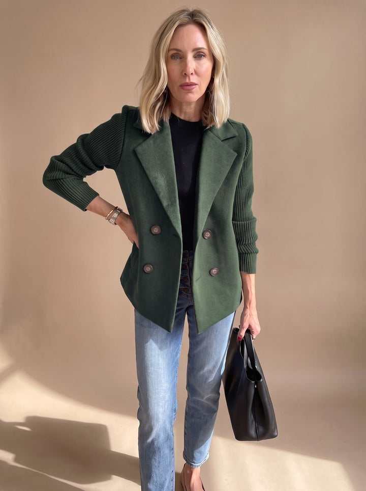 Damen Blazer mit Strickärmeln doppelreihiger Knopfleiste tailliertem Schnitt - Grün