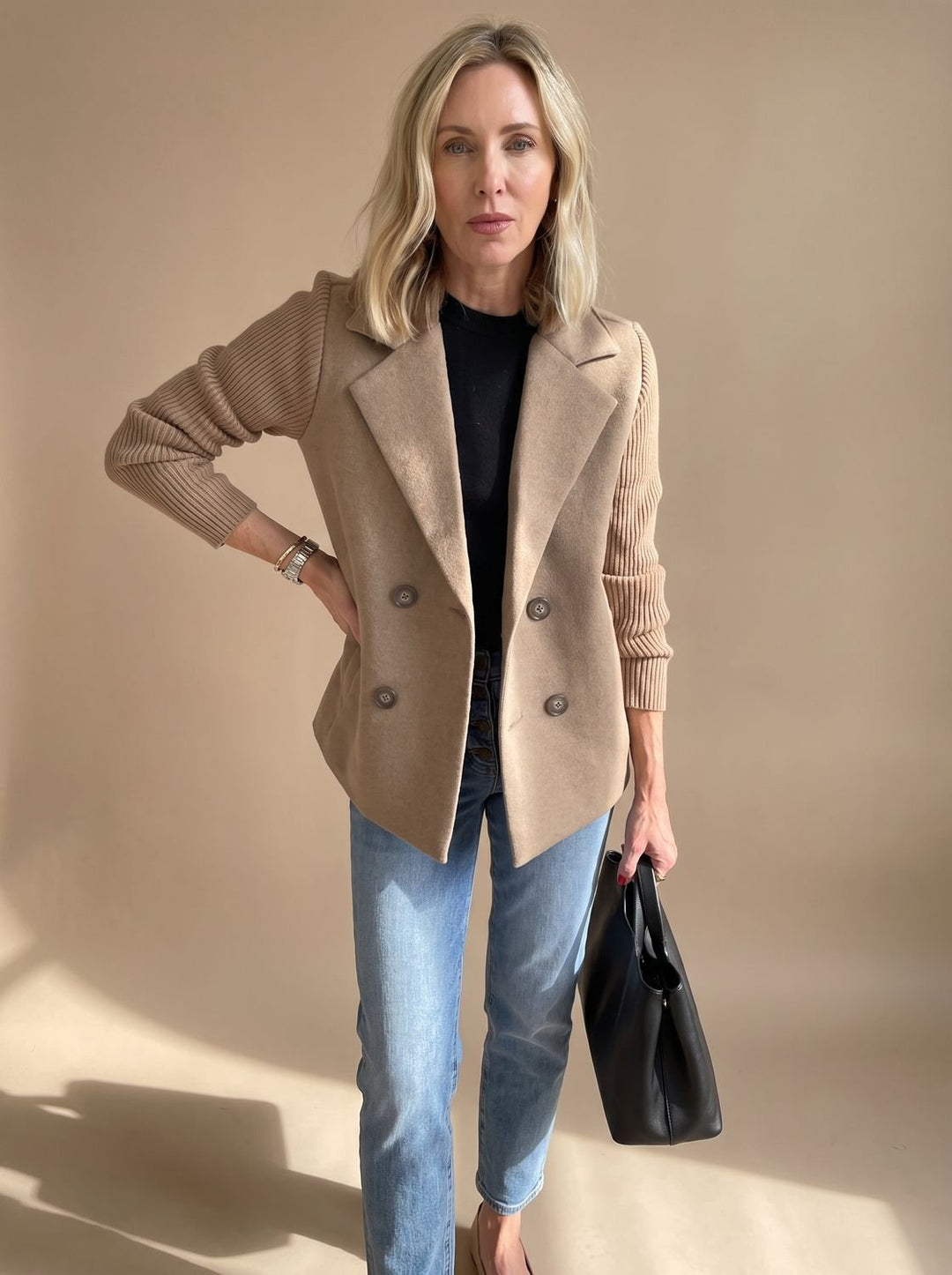 Damen Blazer mit Strickärmeln doppelreihiger Knopfleiste tailliertem Schnitt - Braun