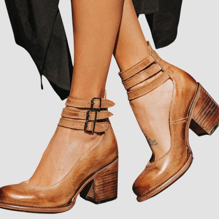 Damen Blockabsatz-Pumps mit Doppeltem Knöchelriemen Cut-Out - Braun