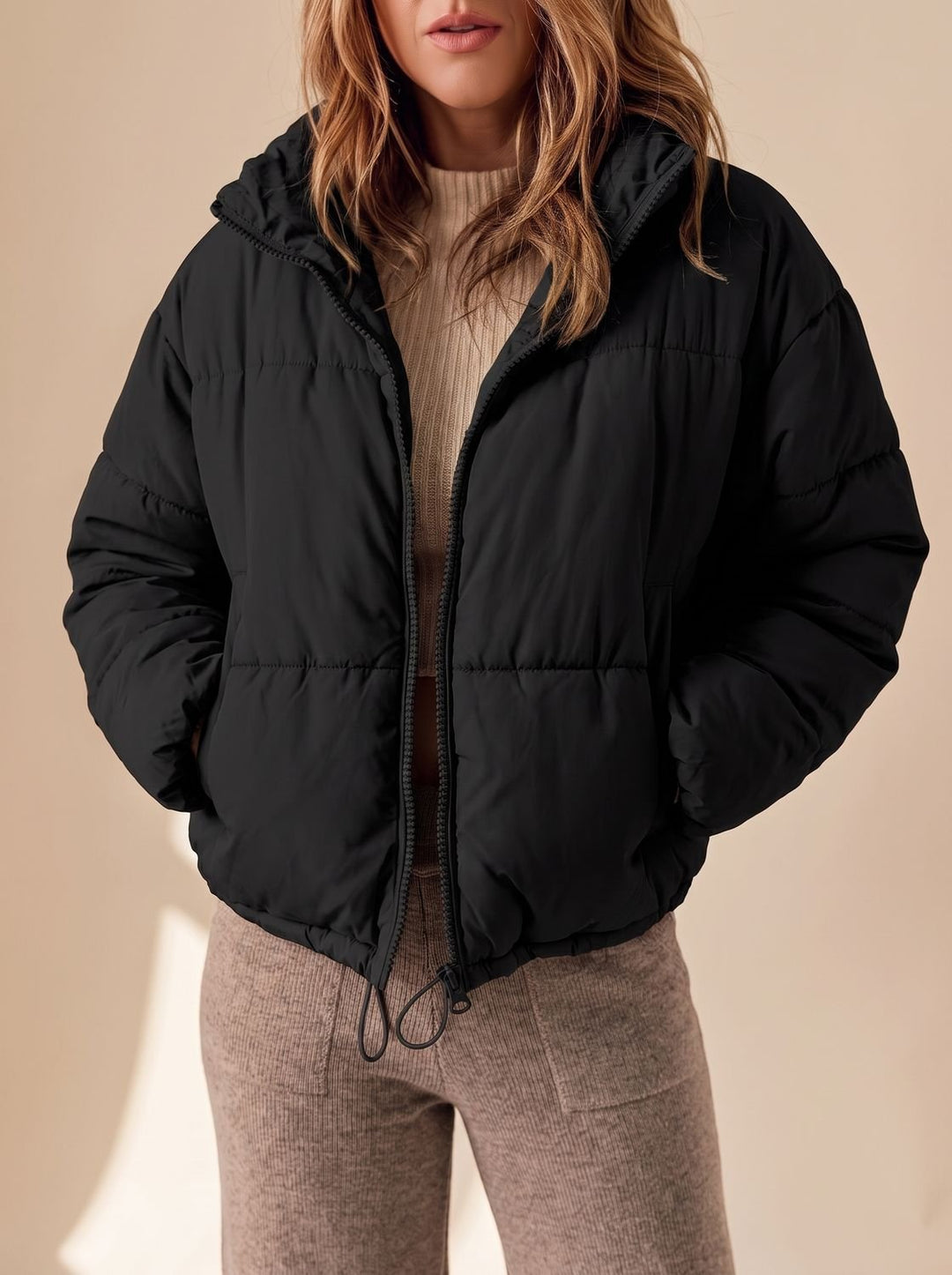 Damen Cropped Oversized Daunenjacke mit Reißverschluss - Schwarz