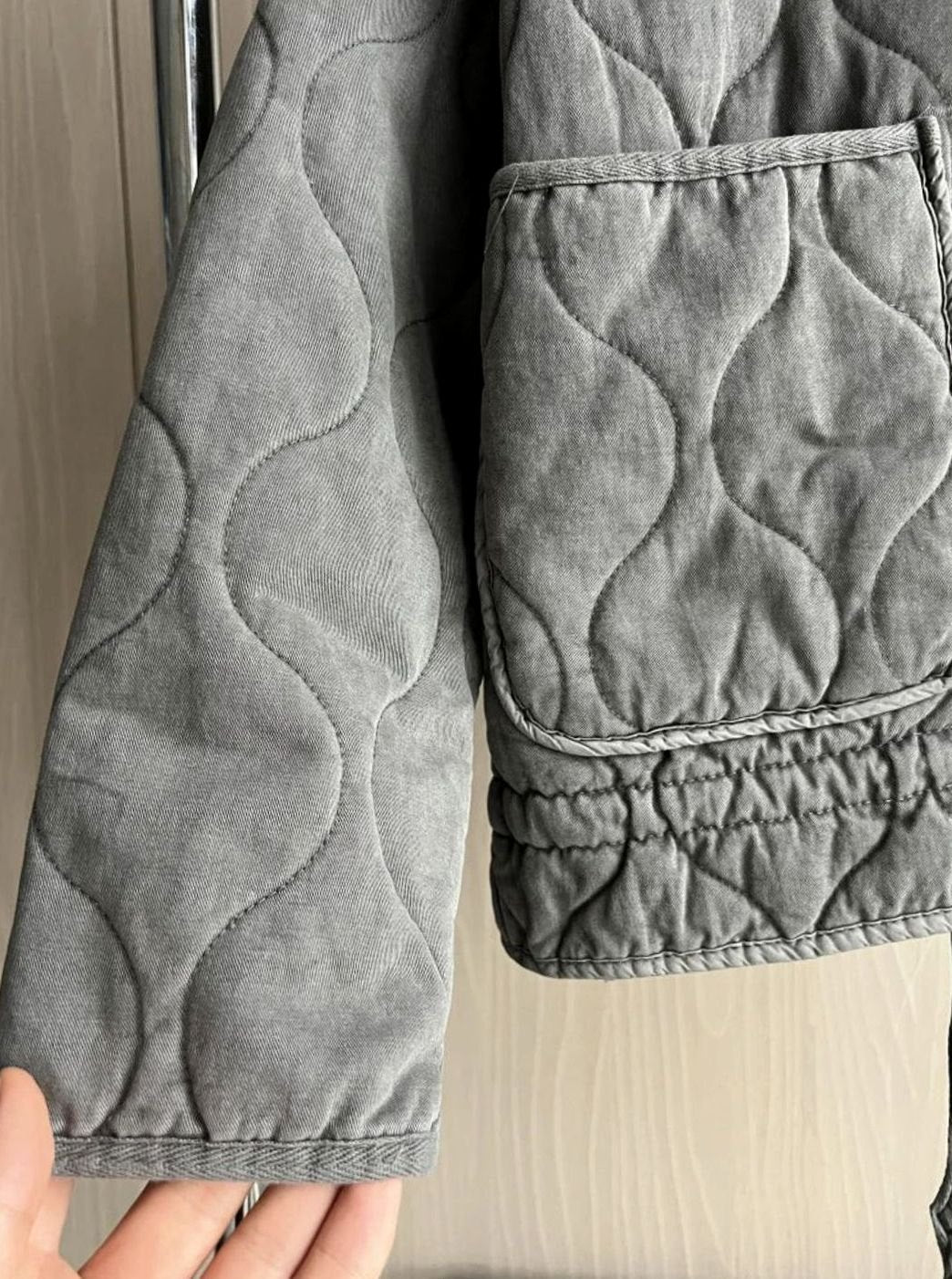 Damen Cropped Steppjacke mit Stehkragen Reißverschluss und Taschen