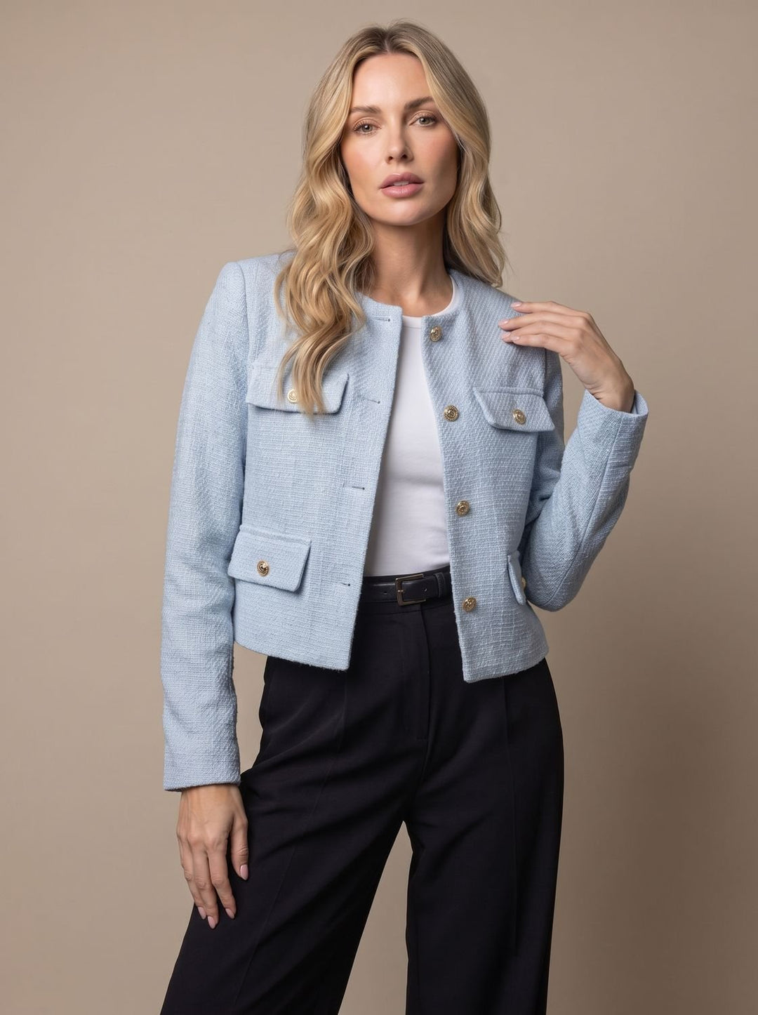 Damen Cropped Tweed Blazer mit Goldknöpfen und Pattentaschen, Light Blue - Hellblau