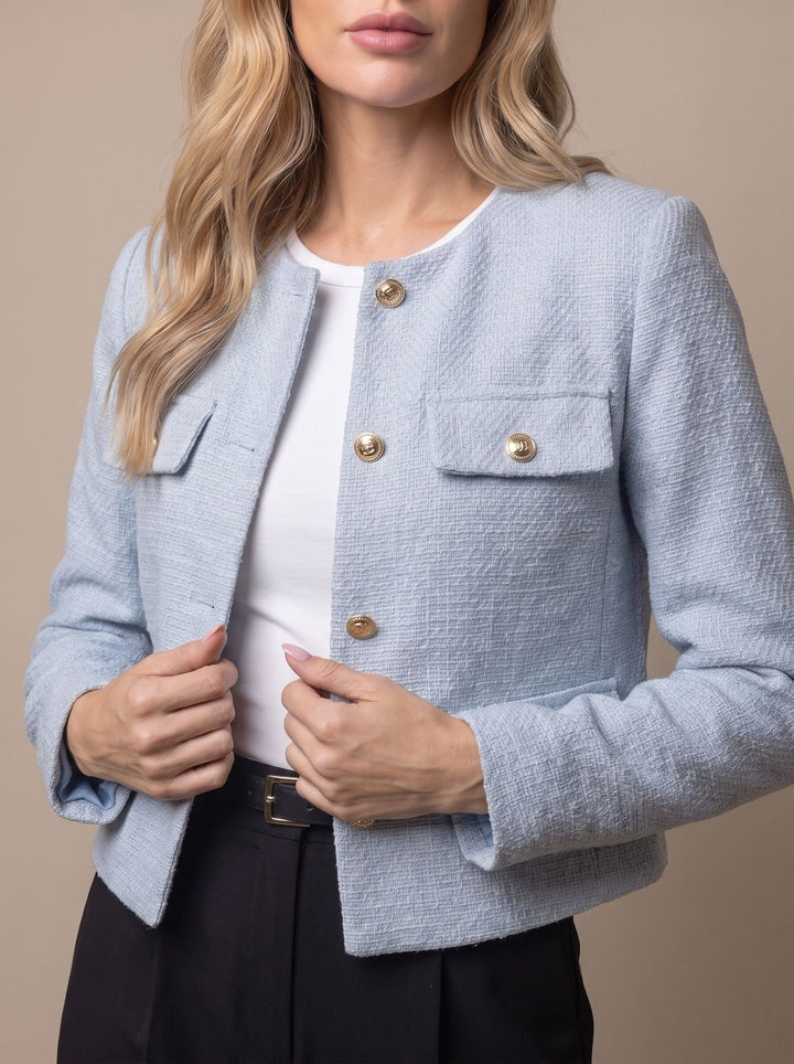 Damen Cropped Tweed Blazer mit Goldknöpfen und Pattentaschen, Light Blue
