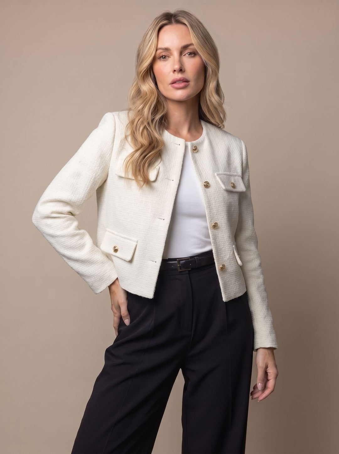 Damen Cropped Tweed Blazer mit Goldknöpfen und Pattentaschen, Light Blue - Weiß