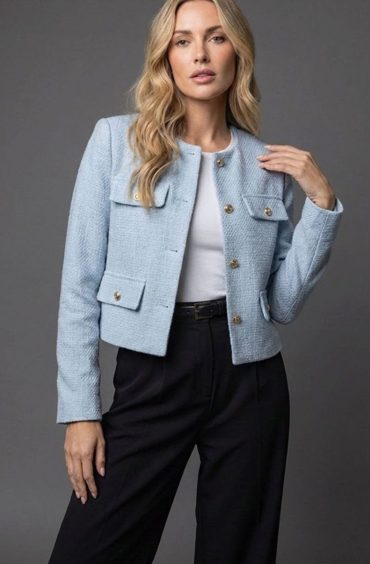 Damen Cropped Tweed Blazer mit Goldknöpfen und Pattentaschen - Hellblau