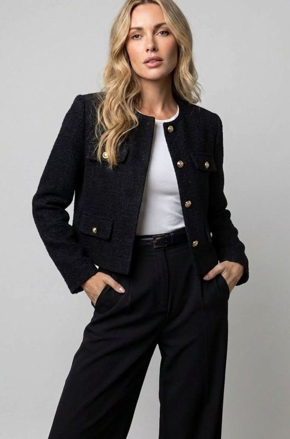 Damen Cropped Tweed Blazer mit Goldknöpfen und Pattentaschen - Schwarz