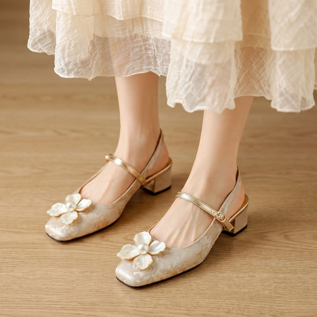 Damen Elegante Mary-Jane-Pumps mit Blütendetail und Blockabsatz