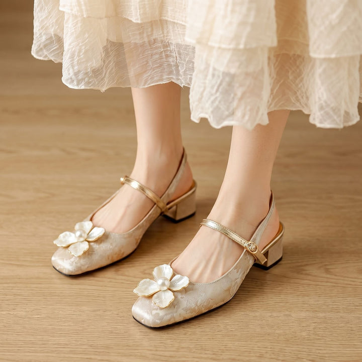 Damen Elegante Mary-Jane-Pumps mit Blütendetail und Blockabsatz
