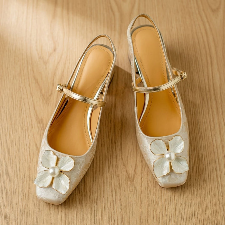 Damen Elegante Mary-Jane-Pumps mit Blütendetail und Blockabsatz