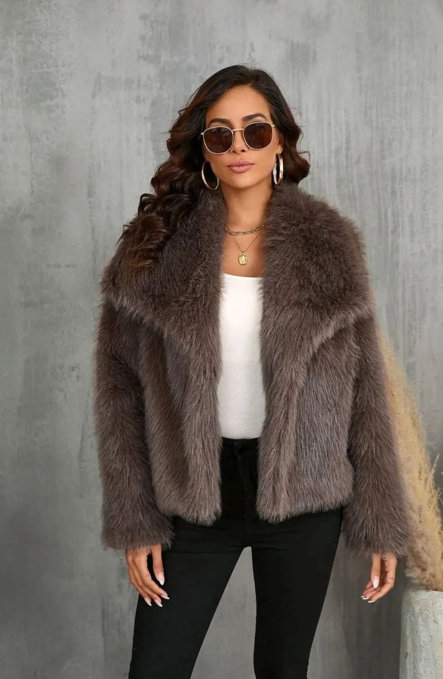 Damen Flauschige Kunstfell-Jacke mit Oversized Revers
