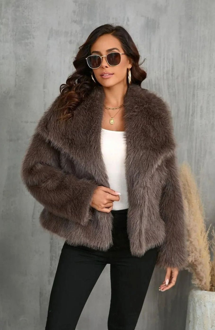 Damen Flauschige Kunstfell-Jacke mit Oversized Revers