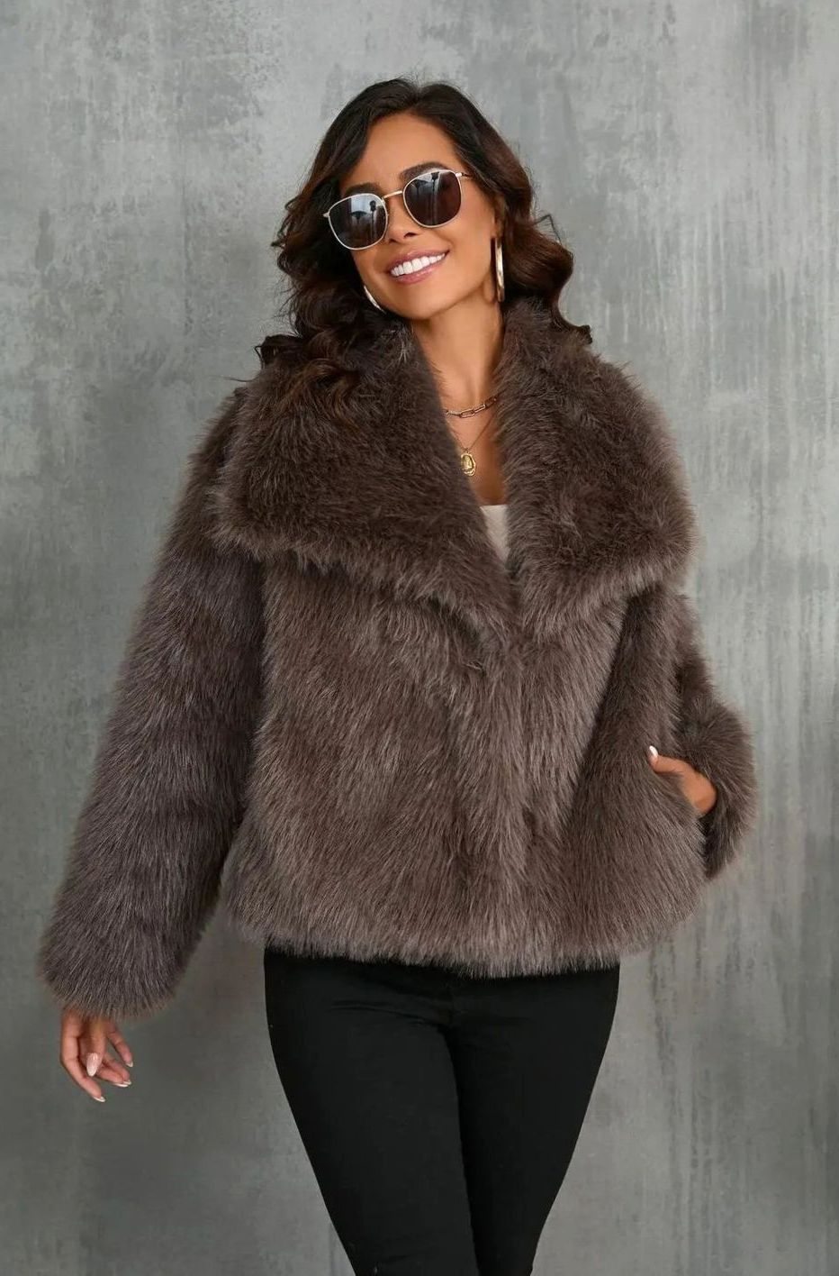 Damen Flauschige Kunstfell-Jacke mit Oversized Revers