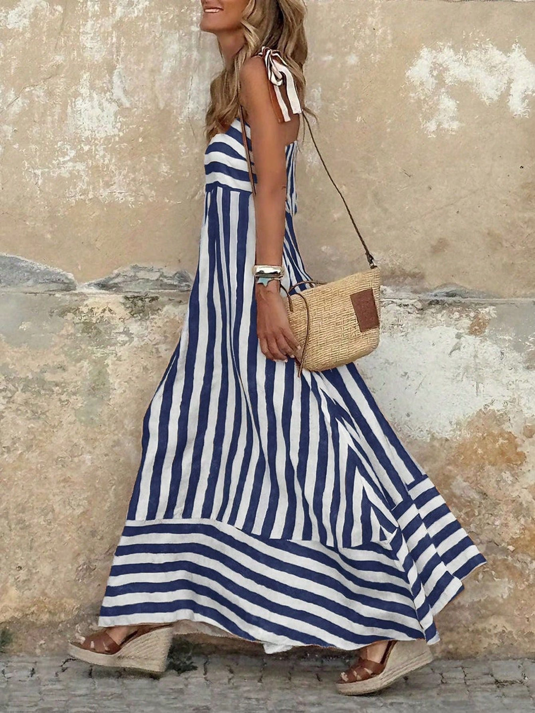 Damen Gestreiftes Maxi-Kleid mit Bindenden Spaghettiträgern - Blue