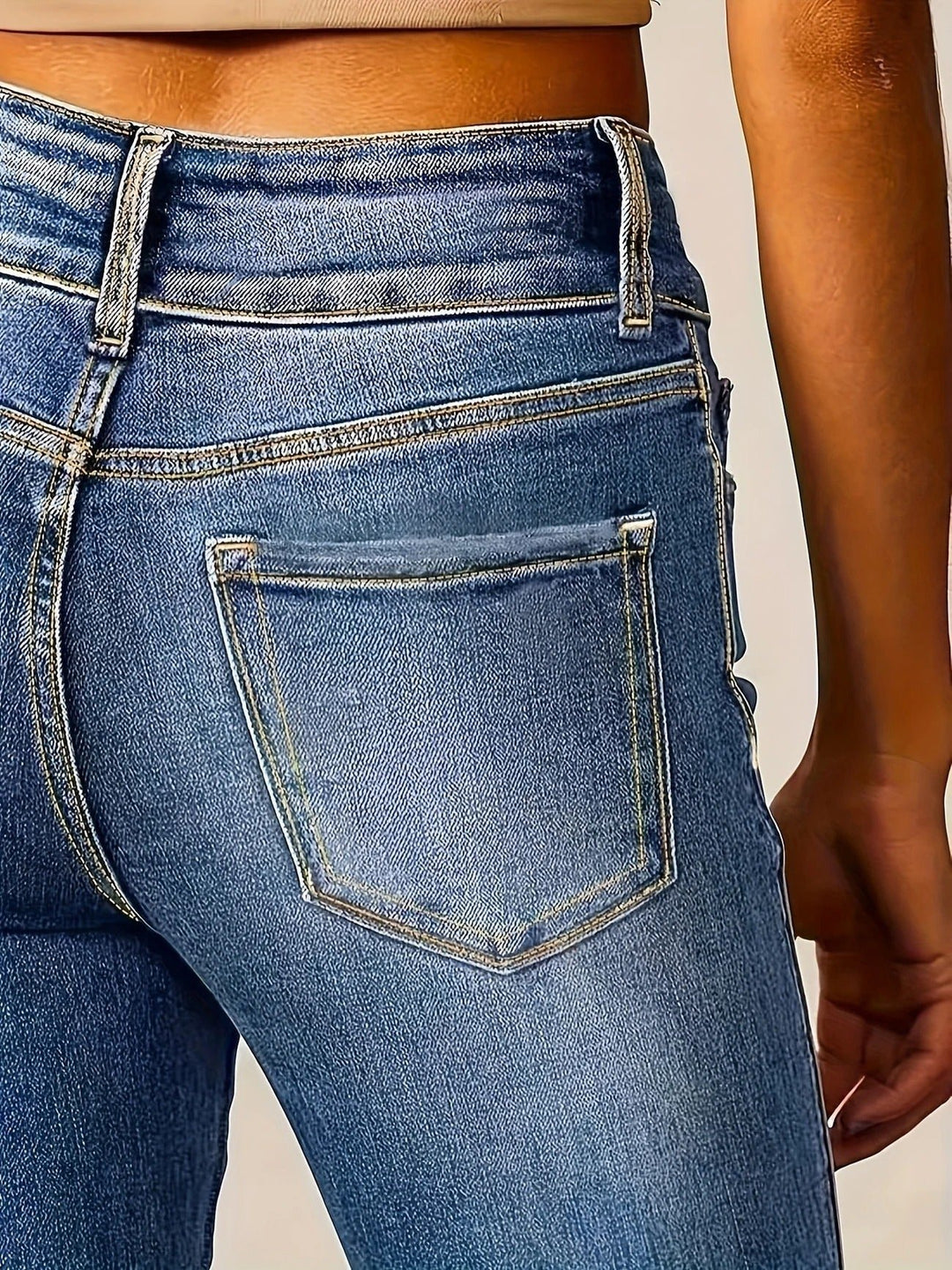 Damen High-Waist Flared Jeans mit figurbetontem Schnitt