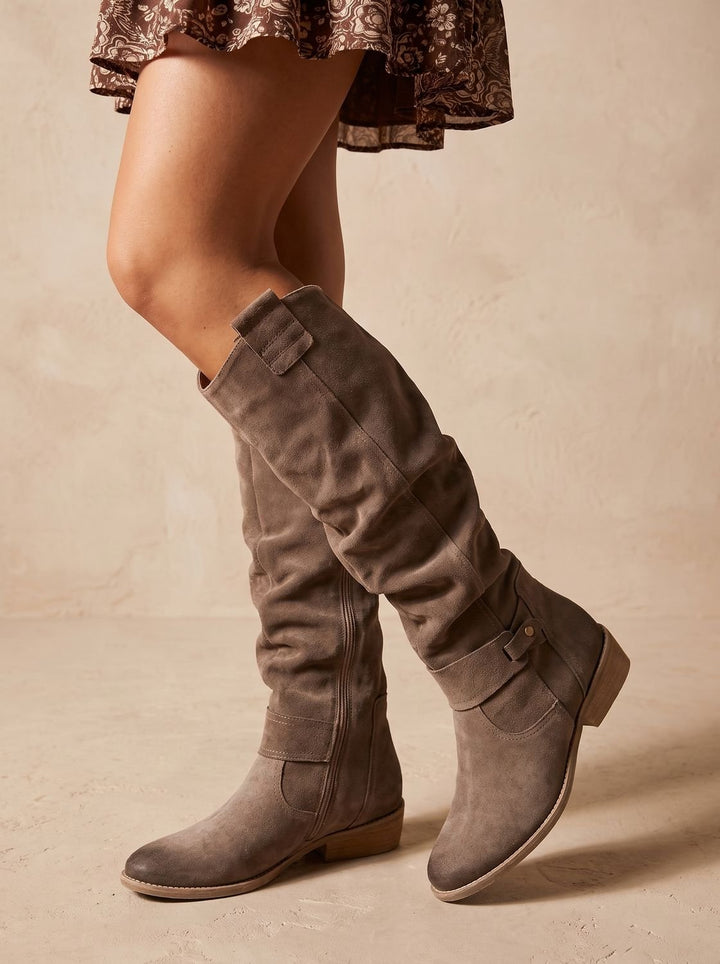 Damen Kniehohe Schlupfstiefel Spitze Zehenform Blockabsatz Ziehlasche - Taupe