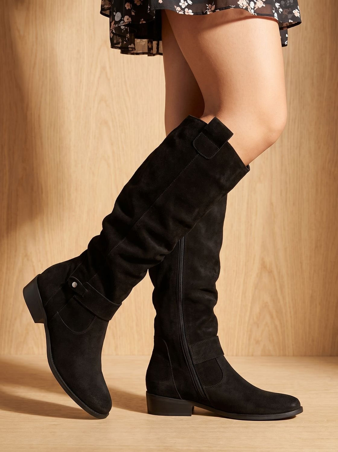 Damen Kniehohe Schlupfstiefel Spitze Zehenform Blockabsatz Ziehlasche - Schwarz
