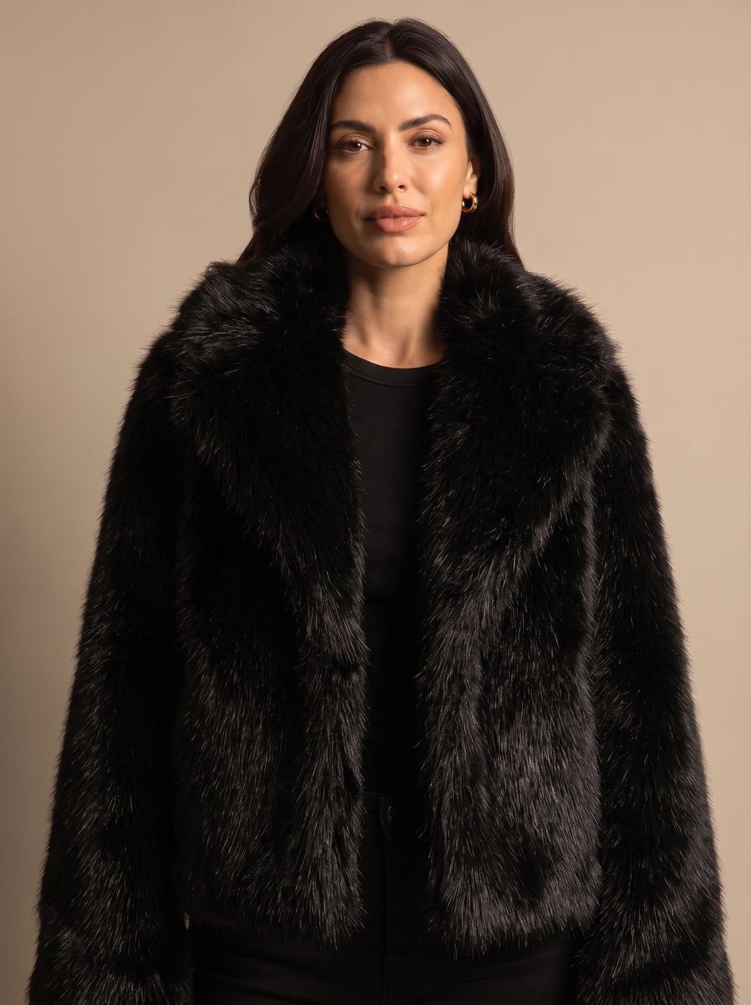 Damen Kunstfell Kurzjacke mit Oversized Kragen - Schwarz