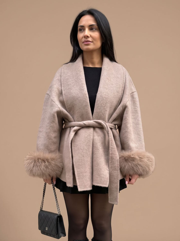 Damen Kunstfellmantel mit Gürtel und Plüschärmeln