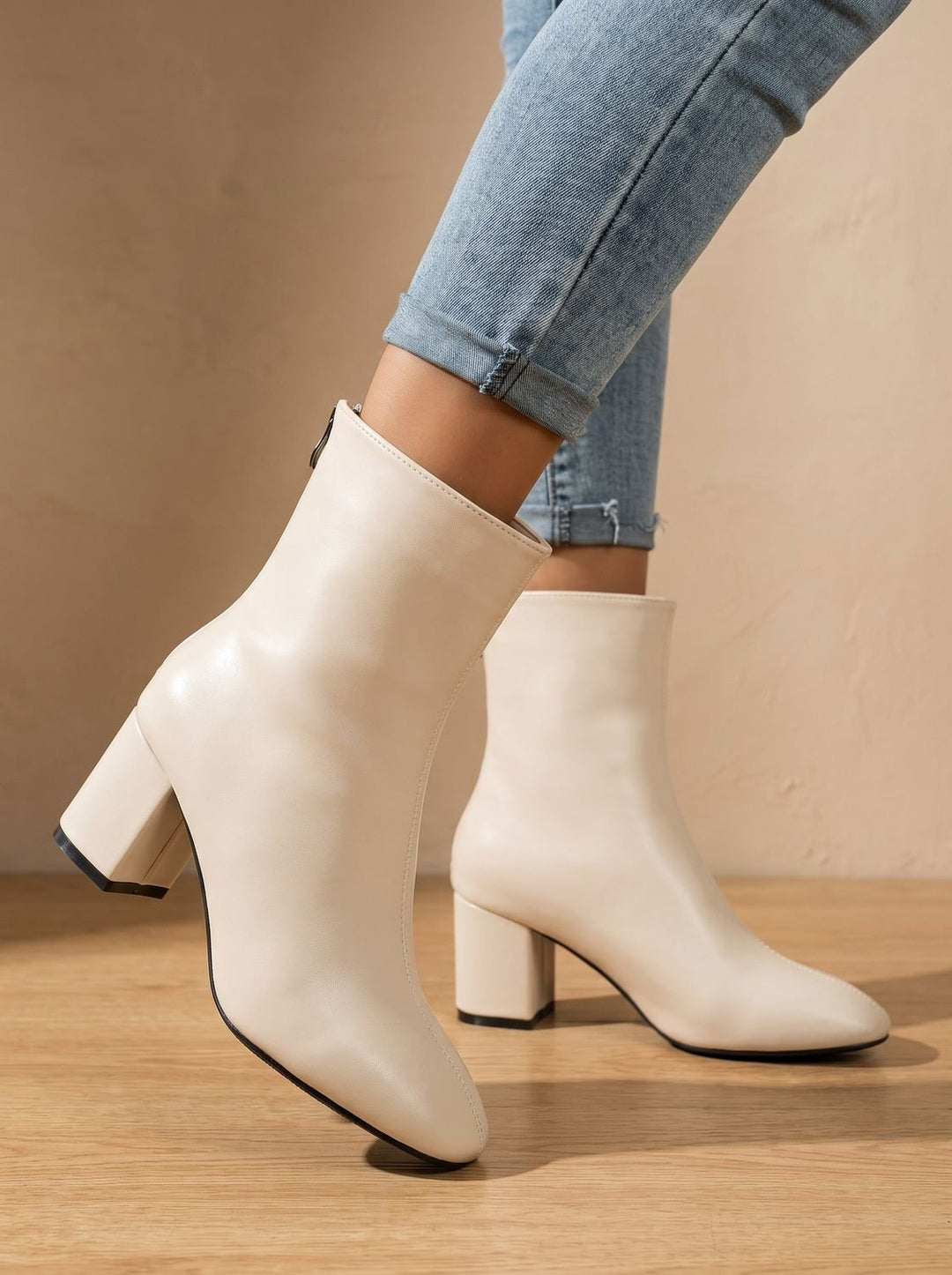 Damen Kunstleder Stiefeletten mit Blockabsatz und Seitlichem Reißverschluss - Beige
