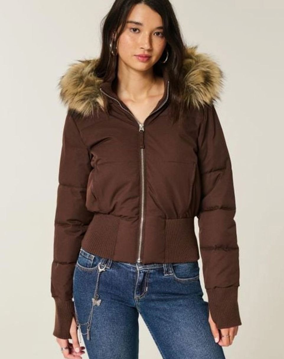 Damen Kurze Pufferjacke mit Fellkapuze und Frontreißverschluss - Braun