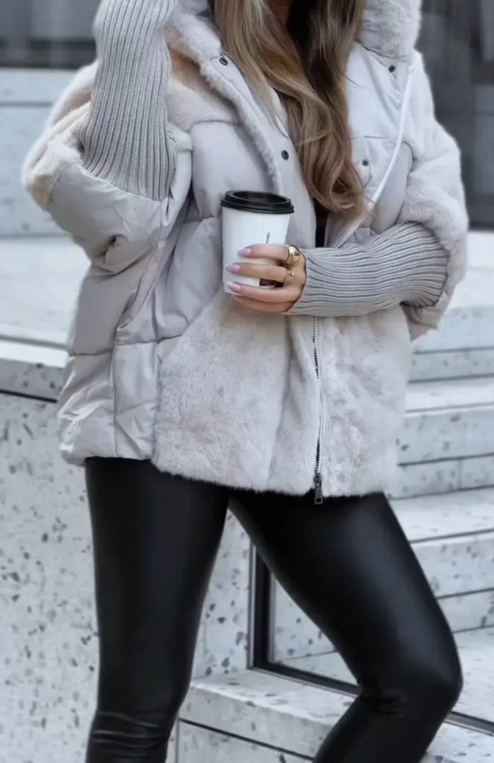 Damen Kurze Steppjacke mit Kunstfell-Kapuze Rippstrick-Bündchen