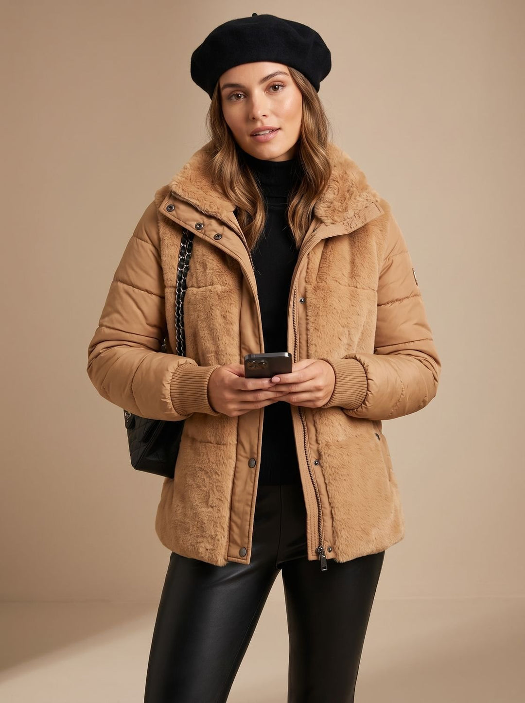 Damen Kurze Steppjacke mit Kunstfell-Kapuze Rippstrick-Bündchen - Braun