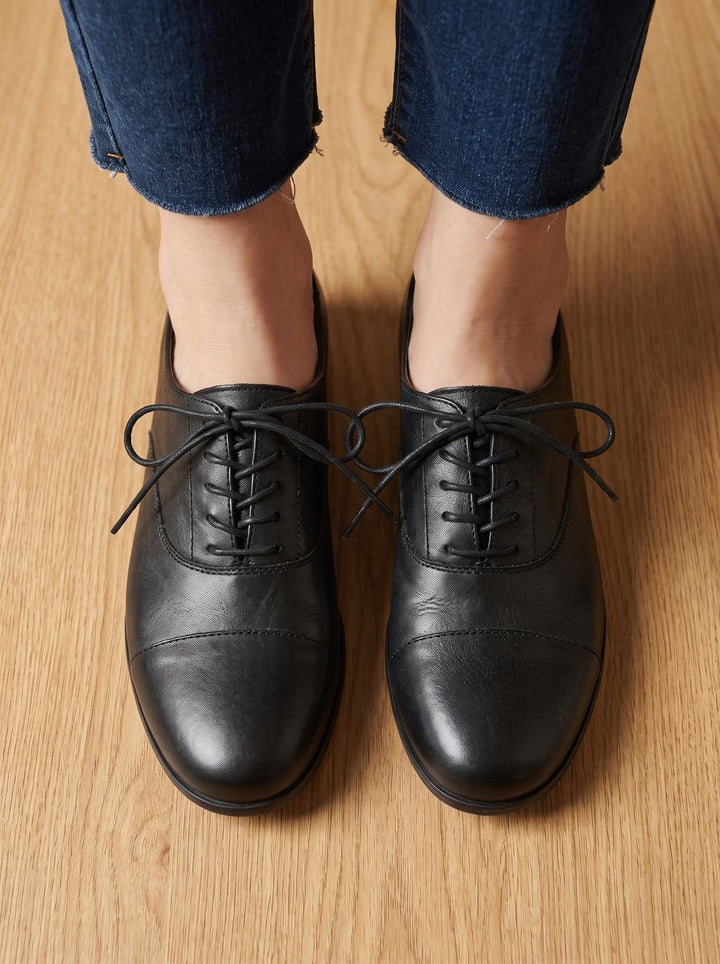 Damen Leder Oxford Schuhe mit Schnürung und Cap-Toe Flach