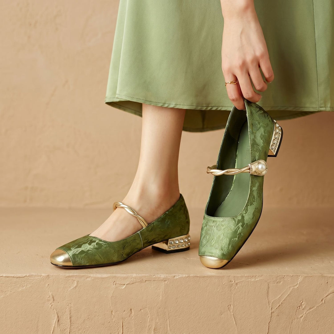 Damen Mary Jane Schuhe mit Perlenriemen und Blockabsatz