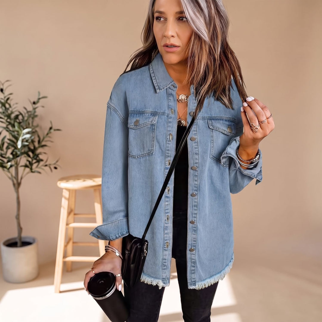 Damen Oversized Jeansjacke mit Druckknöpfen und Fransen-Saum - Hellblau