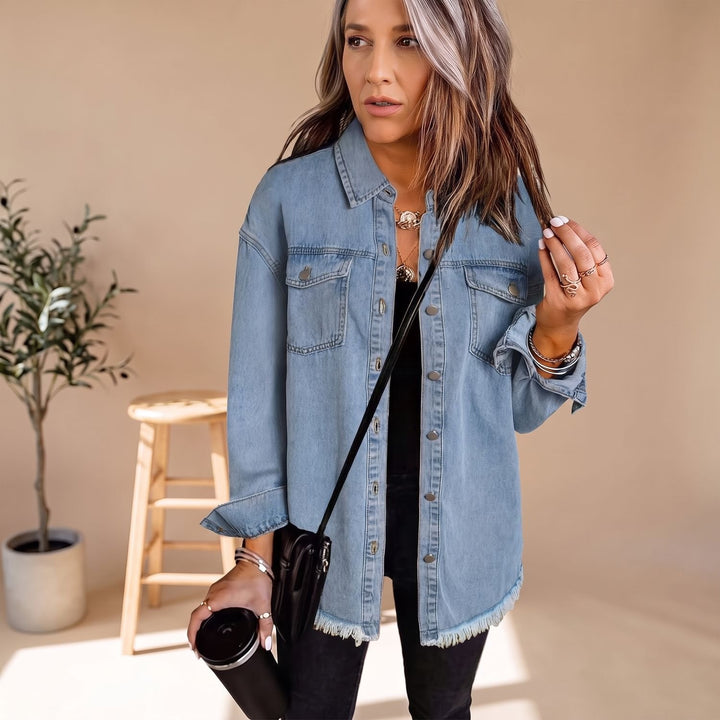 Damen Oversized Jeansjacke mit Druckknöpfen und Fransen-Saum - Hellblau
