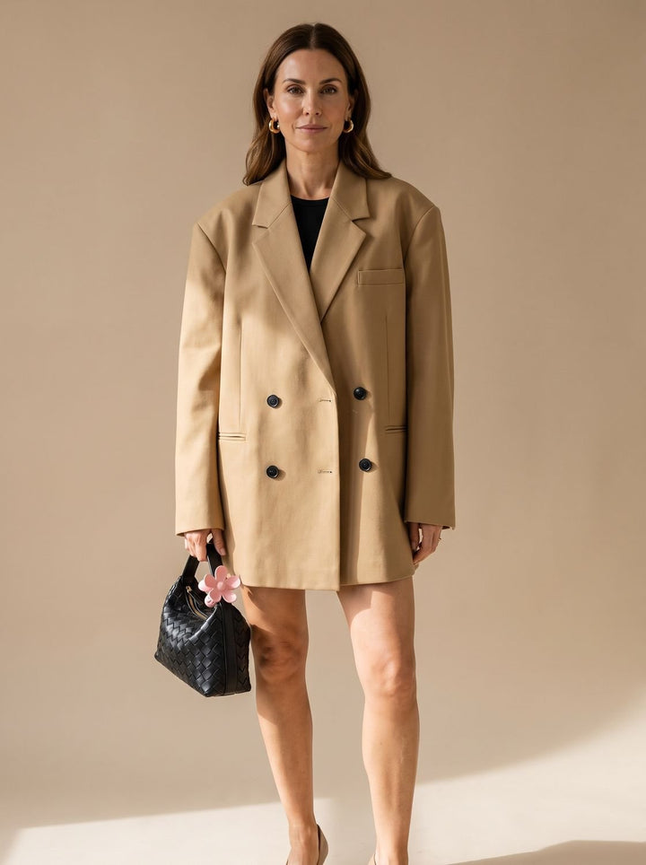 Damen Oversized Longblazer mit Reverskragen und Knopfdetails - Beige