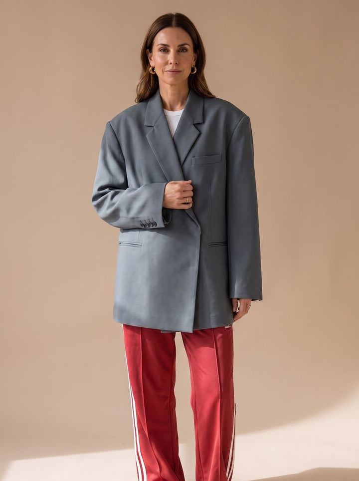 Damen Oversized Longblazer mit Reverskragen und Knopfdetails - Grau