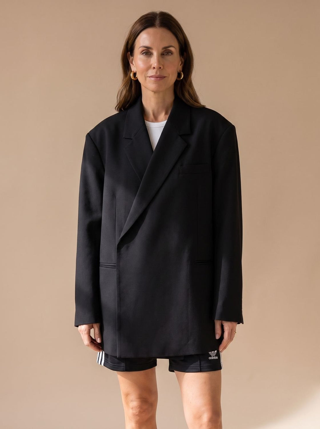 Damen Oversized Longblazer mit Reverskragen und Knopfdetails - Schwarz