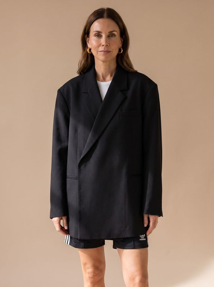 Damen Oversized Longblazer mit Reverskragen und Knopfdetails - Schwarz