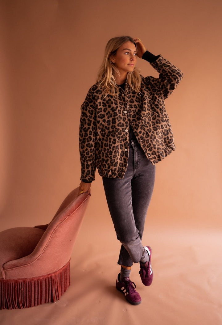 Damen Oversized Quilted Jacket Leopardenmuster Druckknopf