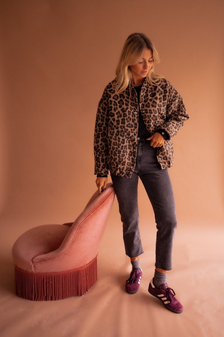 Damen Oversized Quilted Jacket Leopardenmuster Druckknopf
