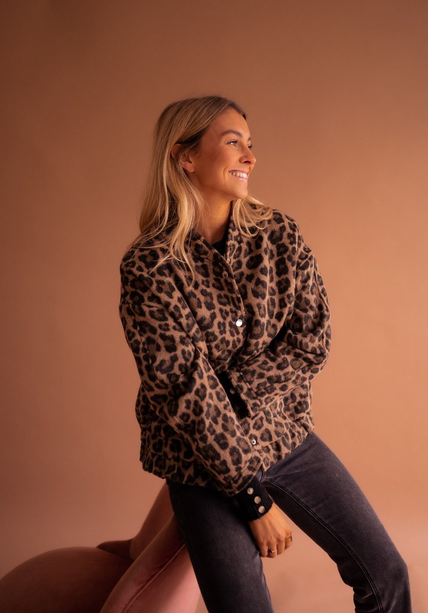 Damen Oversized Quilted Jacket Leopardenmuster Druckknopf