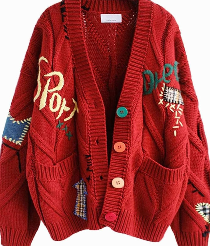 Damen Oversized Strickjacke mit Buchstabenprint und Bunten Knöpfen - Rot