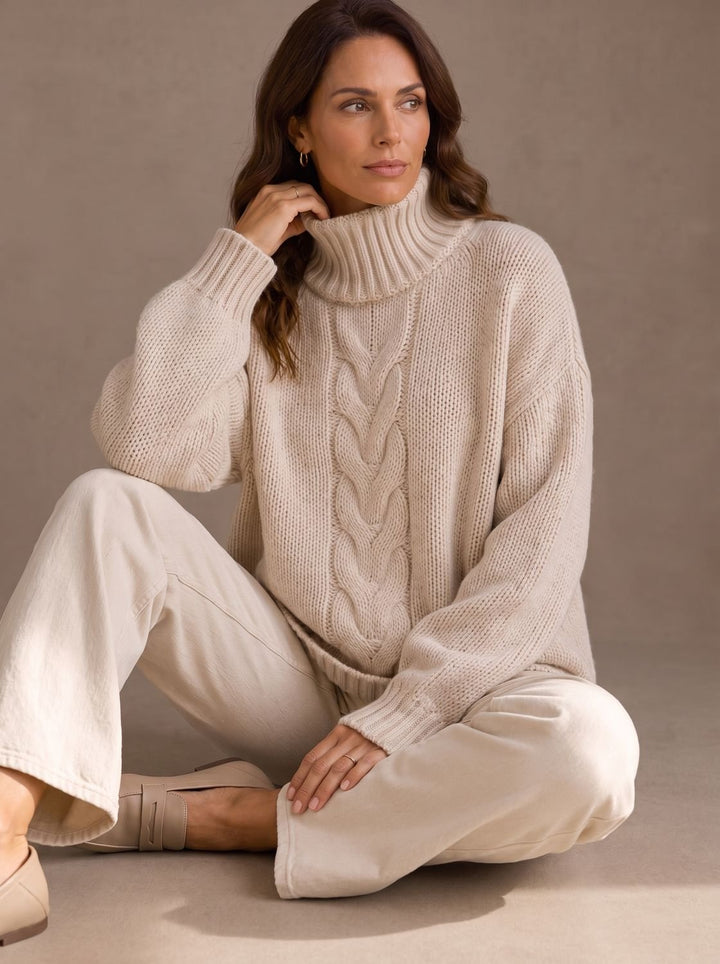 Damen Oversized Zopfmuster-Rollkragenpullover mit Seitenschlitzen - Beige